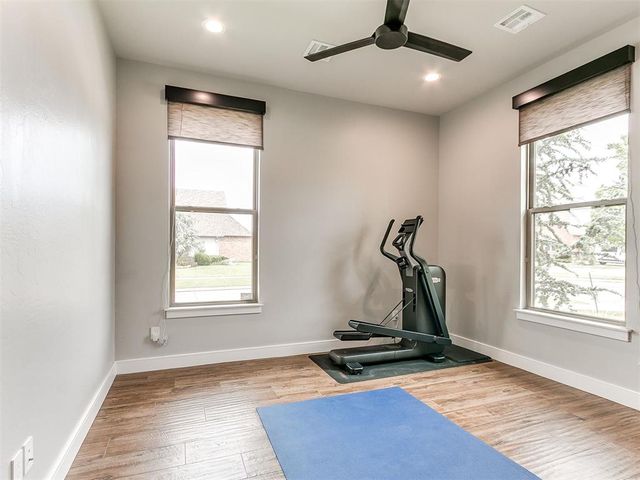 1200 Canteberry Drive, Yukon, OK 73099