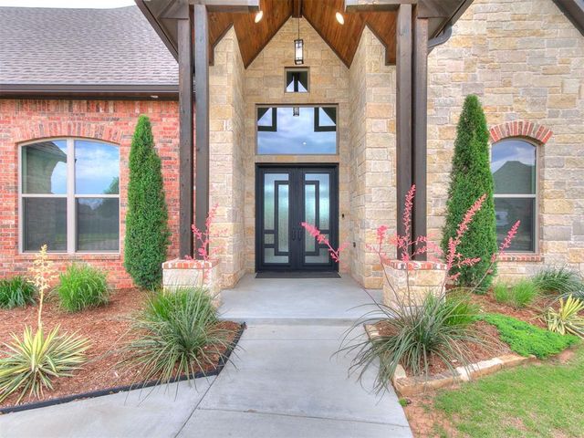1200 Canteberry Drive, Yukon, OK 73099