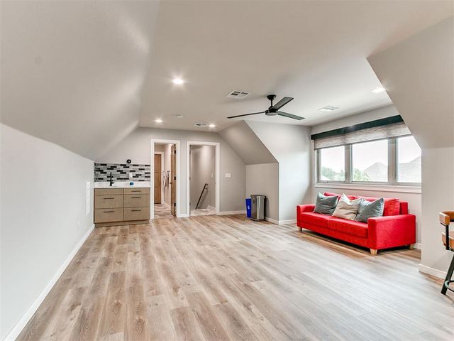 1200 Canteberry Drive, Yukon, OK 73099