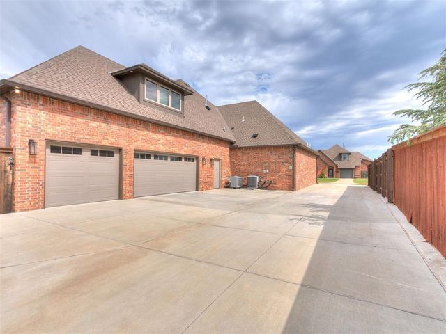 1200 Canteberry Drive, Yukon, OK 73099