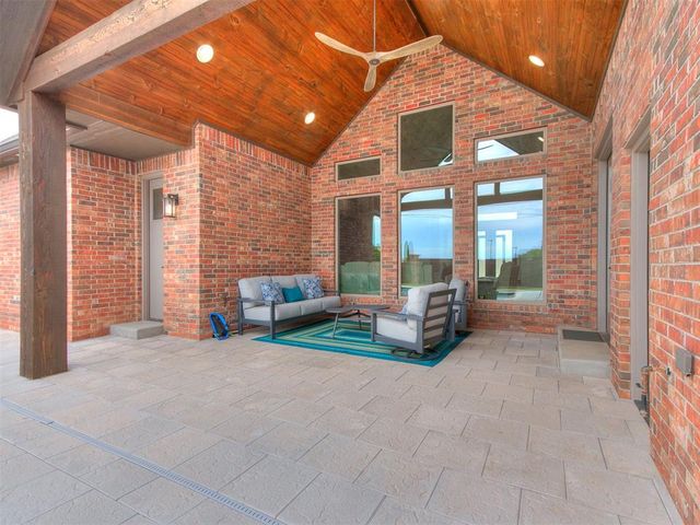 1200 Canteberry Drive, Yukon, OK 73099