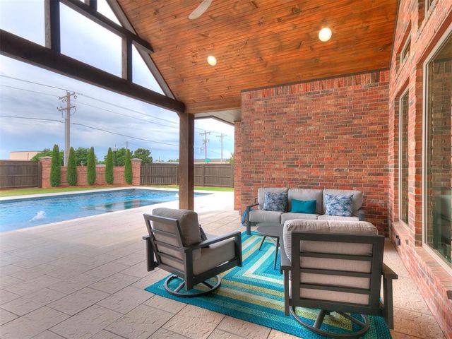 1200 Canteberry Drive, Yukon, OK 73099