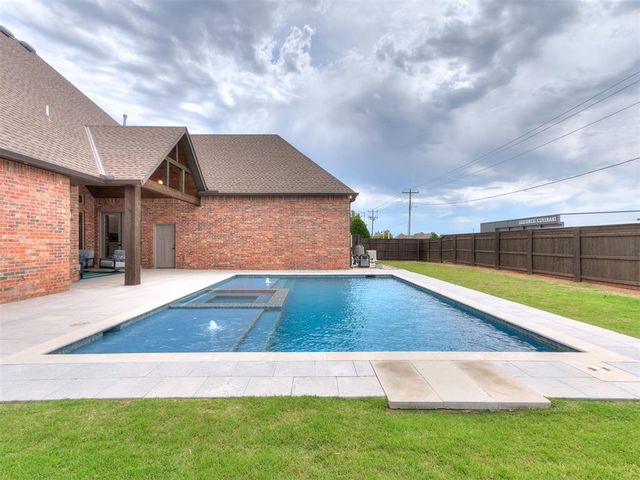 1200 Canteberry Drive, Yukon, OK 73099