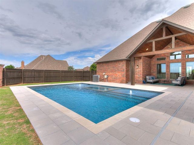 1200 Canteberry Drive, Yukon, OK 73099