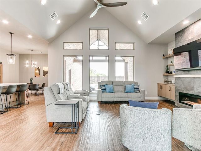 1200 Canteberry Drive, Yukon, OK 73099