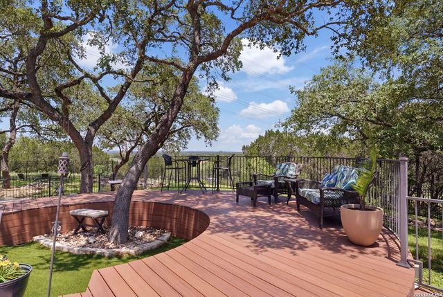 9015 TUSCAN HILLS DR, Garden Ridge, TX 78266