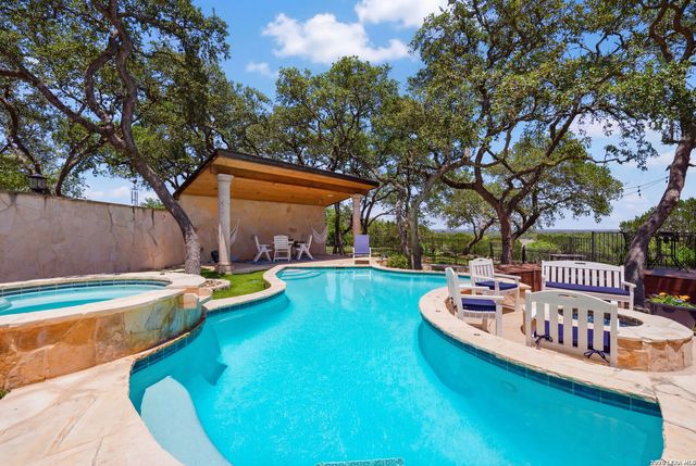 9015 TUSCAN HILLS DR, Garden Ridge, TX 78266