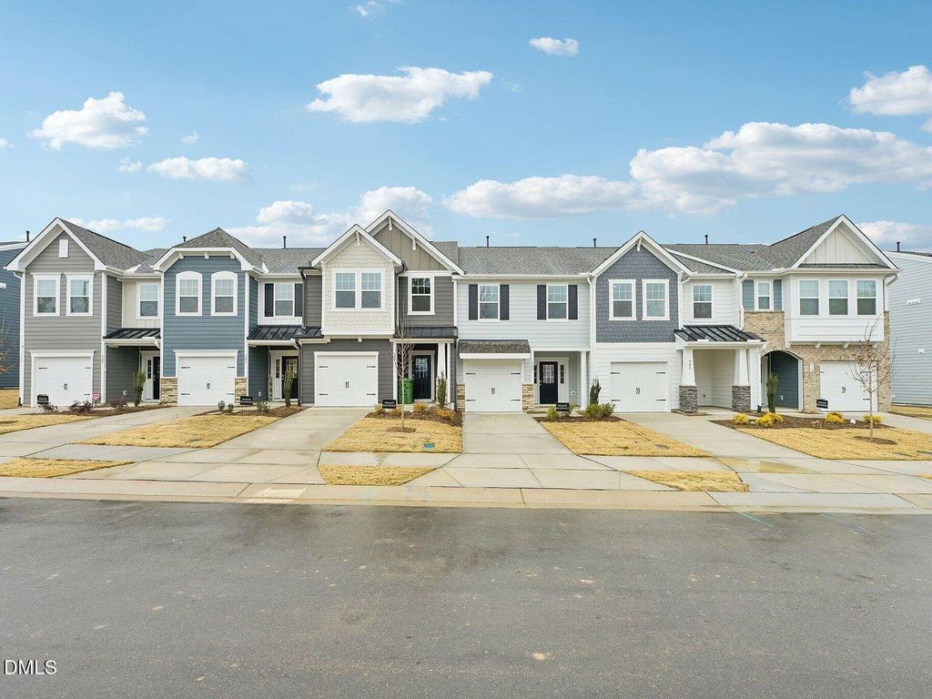 907 Kensley Grv Lane, Fuquay Varina, NC 27526