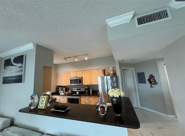 616 Clearwater Park Road 1002, West Palm Beach, FL 33401
