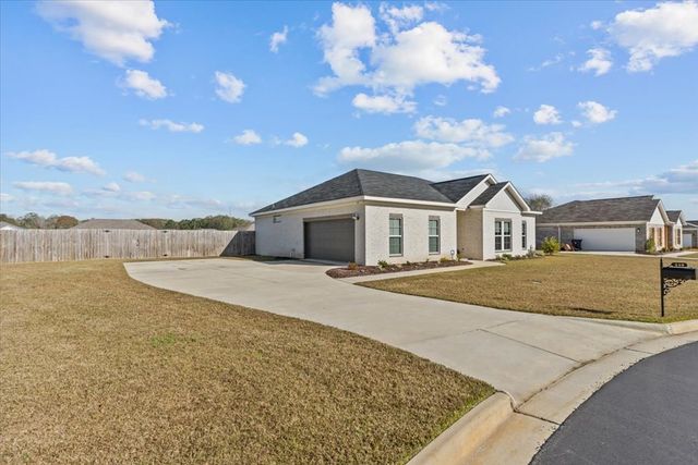 440 Mockingbird Trl, Newton, AL 36352
