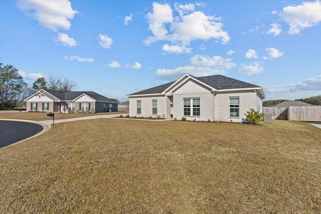 440 Mockingbird Trl, Newton, AL 36352