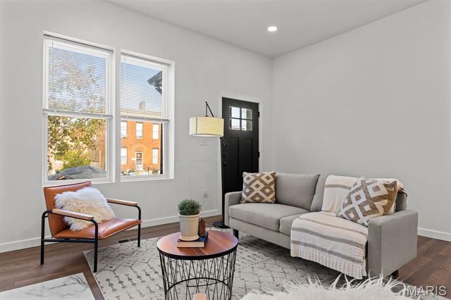 4258 Swan Avenue, St Louis, MO 63110