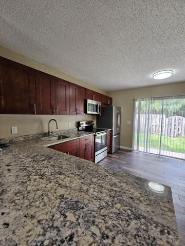 4876 Orleans Court B, West Palm Beach, FL 33415