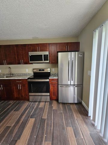 4876 Orleans Court B, West Palm Beach, FL 33415