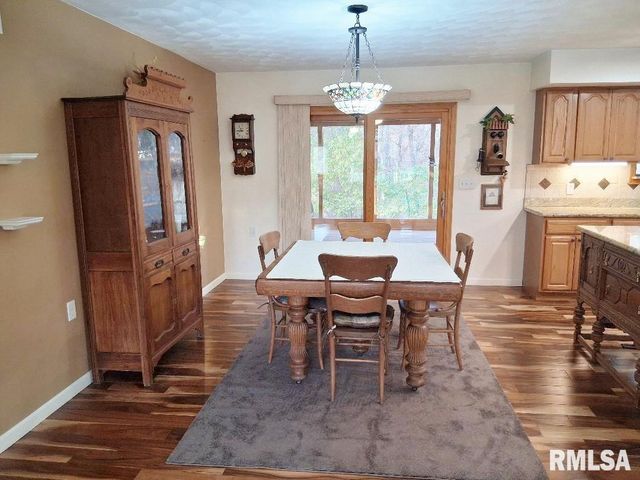 421 CHARTER OAK Place, Dahinda, IL 61428