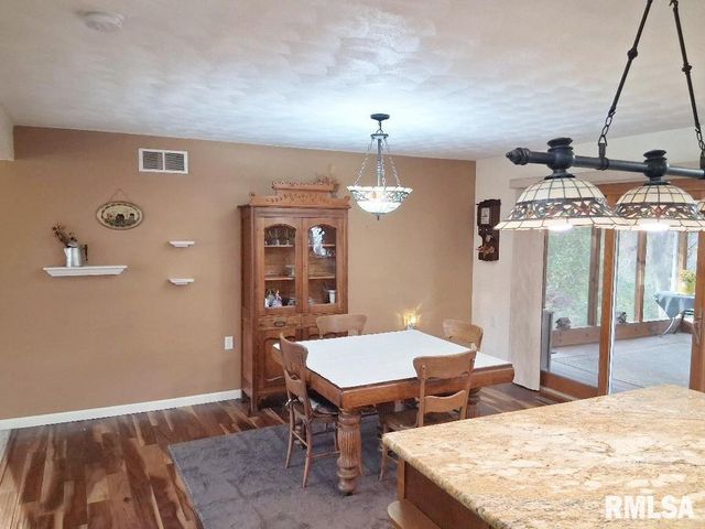 421 CHARTER OAK Place, Dahinda, IL 61428