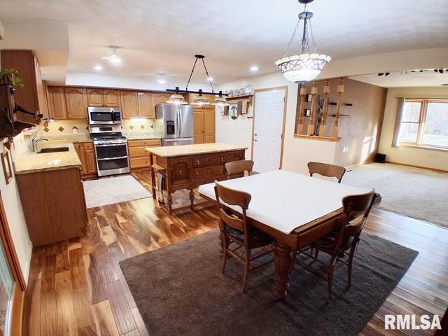 421 CHARTER OAK Place, Dahinda, IL 61428