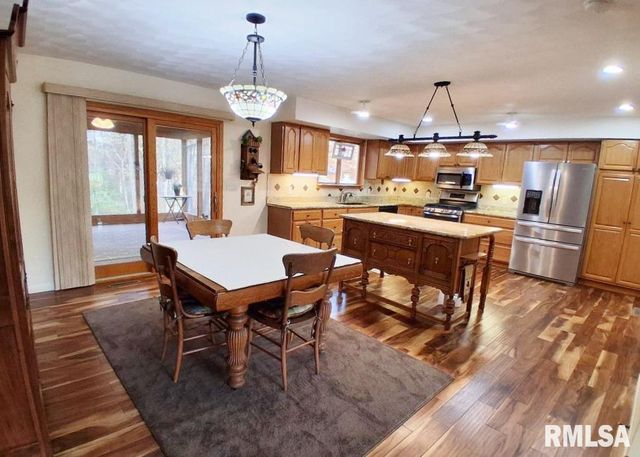 421 CHARTER OAK Place, Dahinda, IL 61428