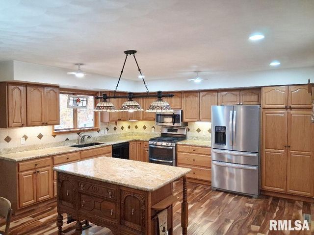 421 CHARTER OAK Place, Dahinda, IL 61428