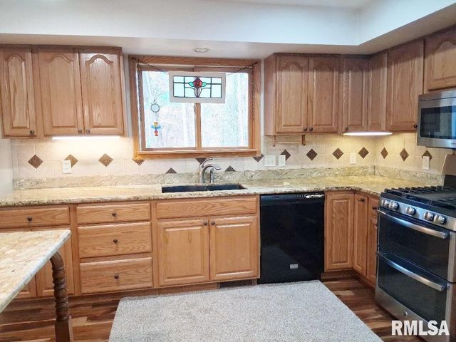 421 CHARTER OAK Place, Dahinda, IL 61428