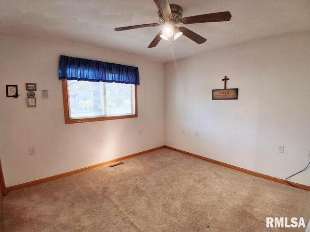 421 CHARTER OAK Place, Dahinda, IL 61428