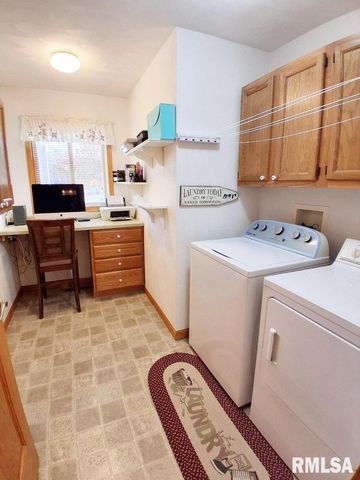 421 CHARTER OAK Place, Dahinda, IL 61428