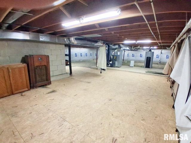 421 CHARTER OAK Place, Dahinda, IL 61428