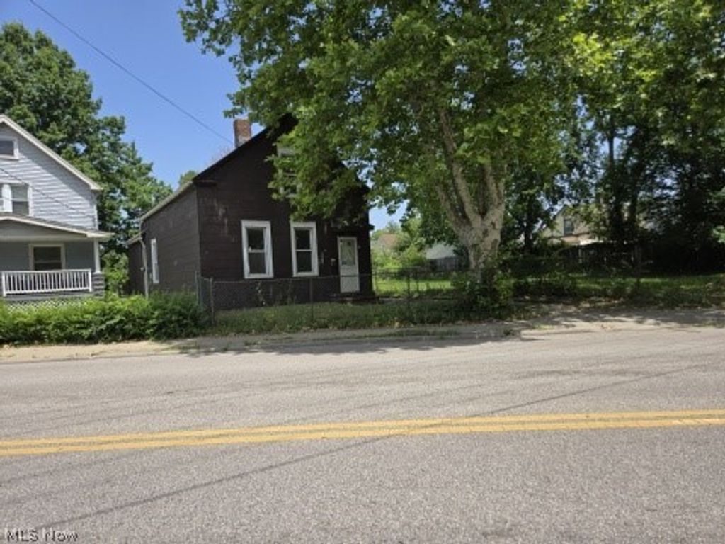 3647 Independence Road, Cleveland, OH 44105