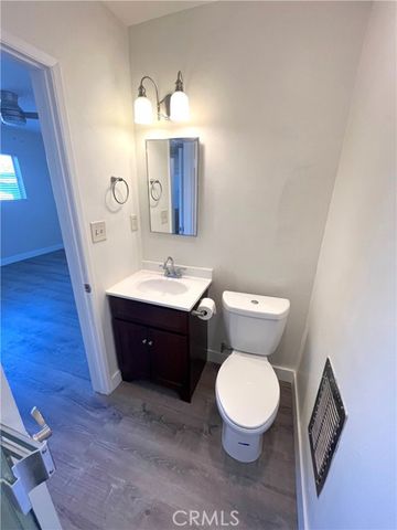 2115 Placentia Avenue 11, Costa Mesa, CA 92627