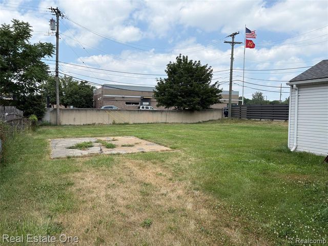 5873 Elmgrove Avenue, Warren, MI 48092