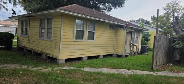 809 N Avenue D, Humble, TX 77338
