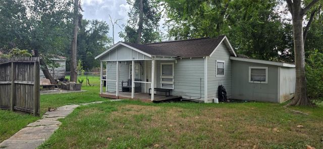 809 N Avenue D, Humble, TX 77338