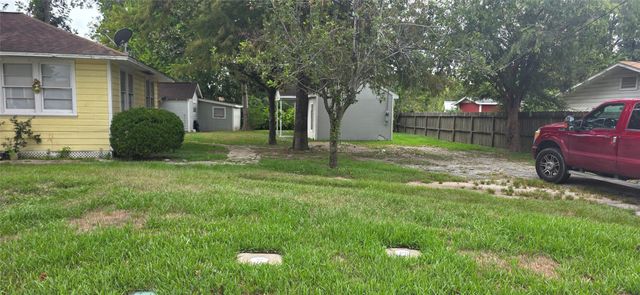 809 N Avenue D, Humble, TX 77338