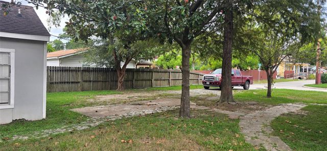 809 N Avenue D, Humble, TX 77338