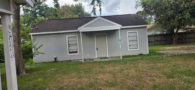 809 N Avenue D, Humble, TX 77338