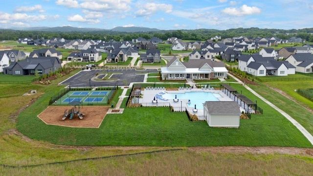 8004 Whitcroft Dr, College Grove, TN 37046