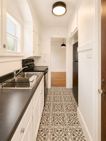 2425 Prospect Road, Des Moines, IA 50310