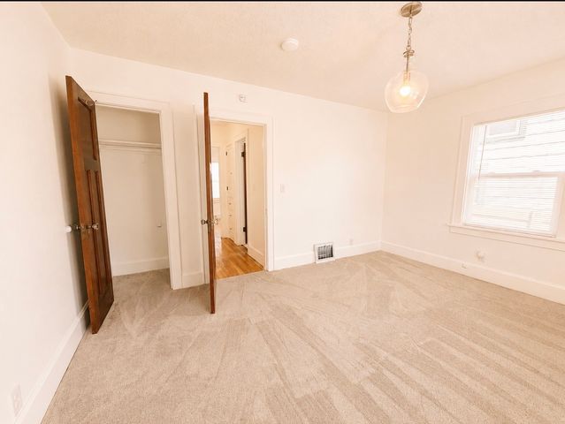 2425 Prospect Road, Des Moines, IA 50310