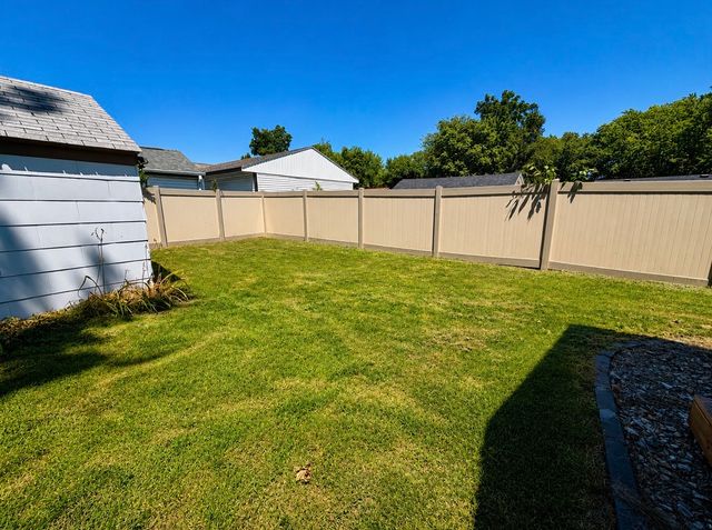 2425 Prospect Road, Des Moines, IA 50310