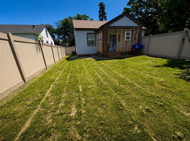 2425 Prospect Road, Des Moines, IA 50310