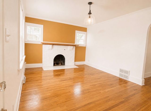 2425 Prospect Road, Des Moines, IA 50310
