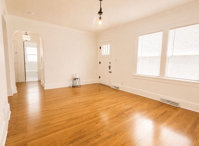 2425 Prospect Road, Des Moines, IA 50310