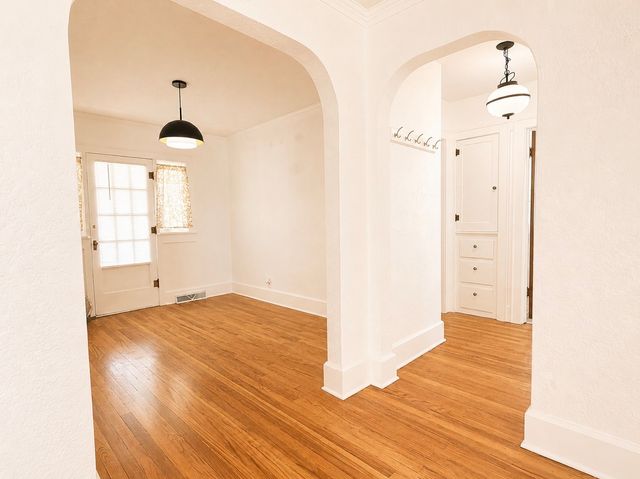 2425 Prospect Road, Des Moines, IA 50310
