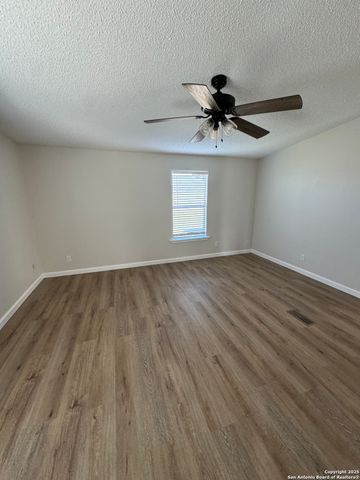 340 Mourning Dove, Floresville, TX 78114