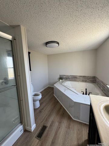 340 Mourning Dove, Floresville, TX 78114