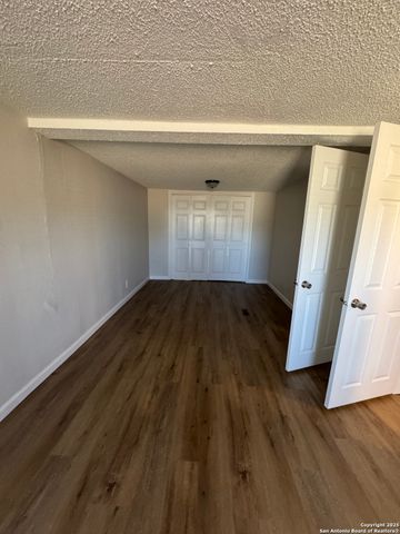 340 Mourning Dove, Floresville, TX 78114