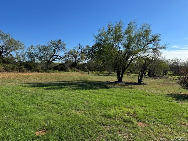340 Mourning Dove, Floresville, TX 78114