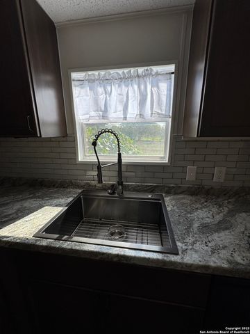 340 Mourning Dove, Floresville, TX 78114