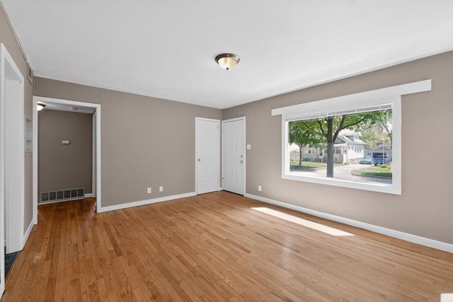 5823 N 36th STREET, Milwaukee, WI 53209