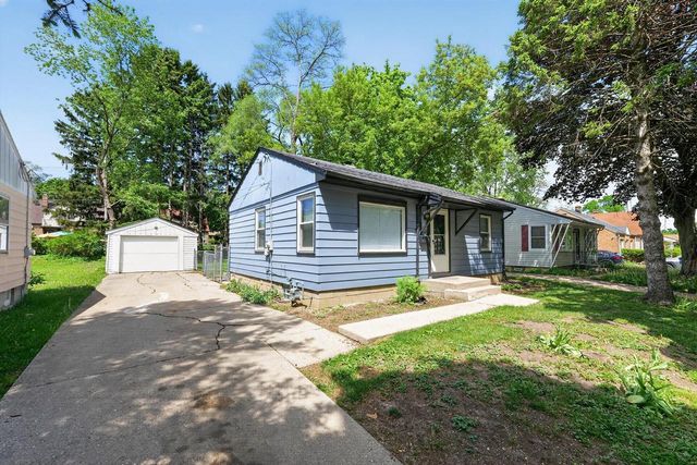 5823 N 36th STREET, Milwaukee, WI 53209